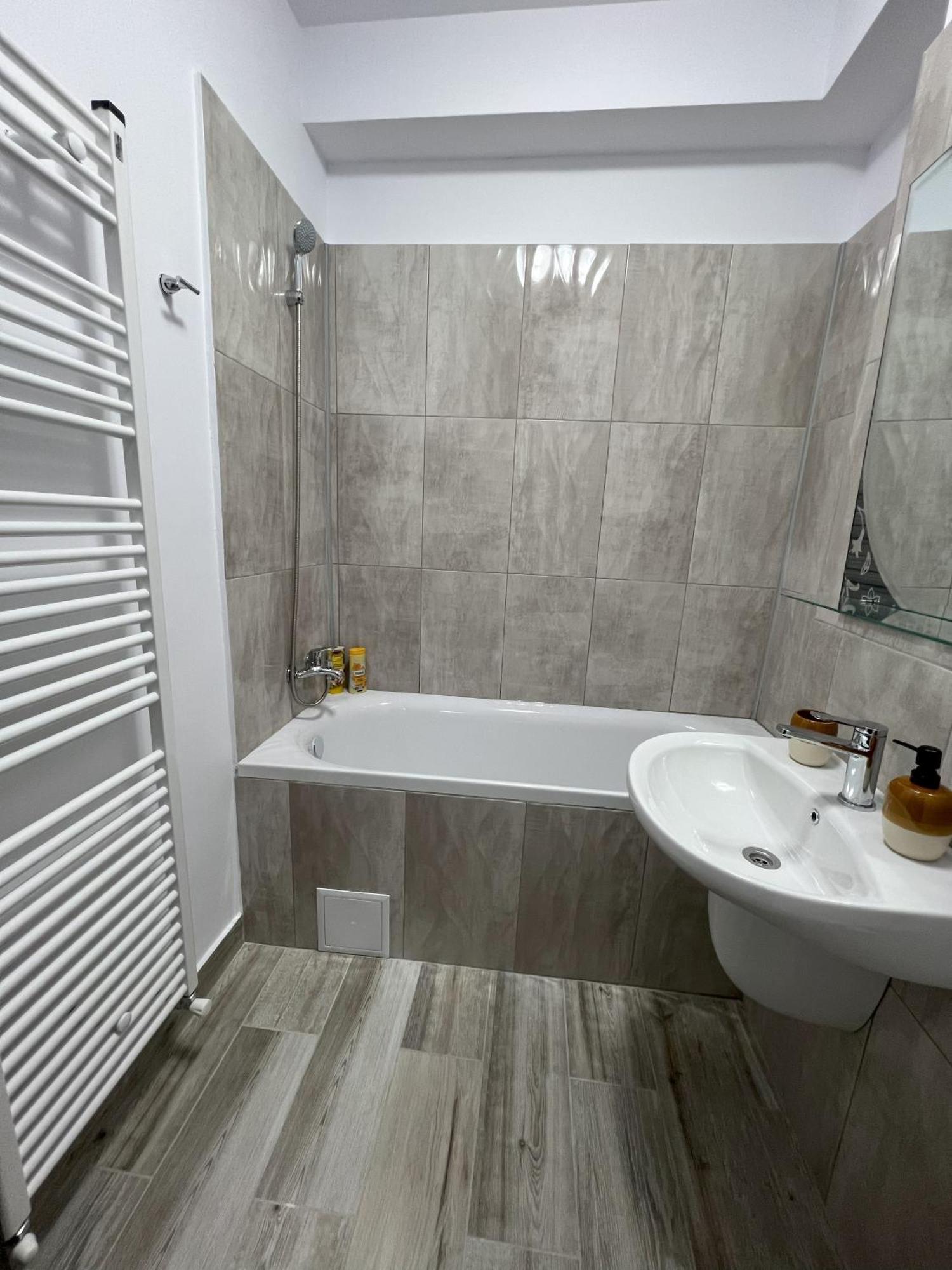 Refined Studio Haven At Exigent Plaza - 08 Bukarest Exterior foto